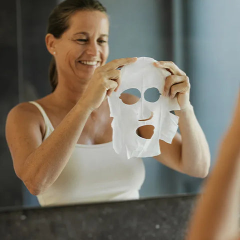 Sachet Masque Tissu Bave d'Escargot Bio Soin Perfecteur Visage 93%, masque bio repulpant et anti-âge.illustration

